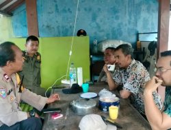 Sinergi Tiga Pilar, Bhabinkamtibmas Gambir Koordinasi Kamtibmas di Pos Siaga Kelurahan