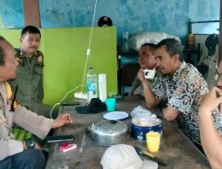 Sinergi Tiga Pilar, Bhabinkamtibmas Gambir Koordinasi Kamtibmas di Pos Siaga Kelurahan