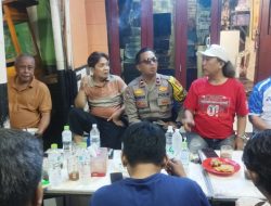 Perkuat Keamanan Lingkungan, Bhabinkamtibmas Kampung Rawa Sambangi Pos Satkamling RW 01
