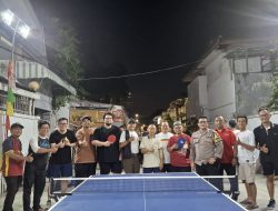 Meriahkan HUT RI ke-80, Polisi Monitor Lomba Tenis Meja Warga Cempaka Baru