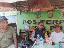 Pantau Situasi Pasar, Bhabinkamtibmas Ajak Warga Aktif Jaga Lingkungan