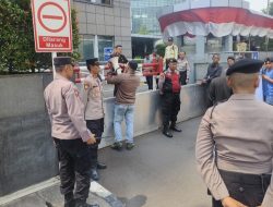 Polsek Metro Menteng Amankan Aksi Unras Mahasiswa Malut di Kantor PT. Position