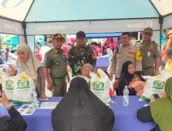 Bhabinkamtibmas dan Tiga Pilar Monitoring Penyaluran Bantuan Pangan di Kelurahan Kramat