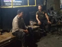 Polisi Aktif Sambangi Pos Kamling, Perkuat Sinergi Keamanan Lingkungan di Tanah Tinggi