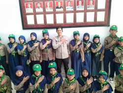 Polisi Sahabat Anak: Siswa SD Muhammadiyah 50 Kunjungi Polsek Kemayoran, Belajar Tugas Polisi dari Dekat