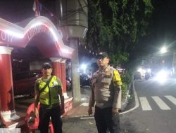 Bhabinkamtibmas Sambangi Poskamling RW 07 Johar Baru, Ajak Warga Aktif Jaga Kamtibmas