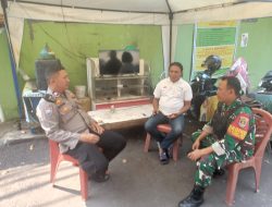 Bhabinkamtibmas dan Babinsa Kebon Kacang Saling Koordinasi Dengan Tokoh Pemuda RW 01 Memastikan Wilayah Kondusif