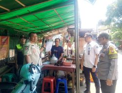Penataan Kawasan Mangga Besar, Petugas Gabungan Sosialisasikan Rabu Tertib kepada Pedagang Kaki Lima