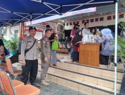 Bhabinkamtibmas Galur Bersama 3 Pilar Monitoring Pembagian Bansos Beras untuk Warga Kurang Mampu