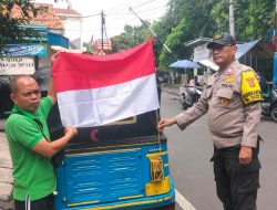 Sambut HUT RI ke-80, Polsek Johar Baru Bagikan Ratusan Bendera Merah Putih kepada Warga