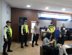 Polsek Metro Gambir Laksanakan Patroli Dialogis di Stasiun Gambir, Tegaskan Komitmen Jaga Keamanan dan Kenyamanan Penumpang