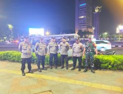 Patroli Cipkon Menteng Imbau Warga di Bundaran HI Pulang Larut Malam
