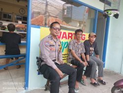 Patroli Door to Door, Polisi Kampung Rawa Sampaikan Pesan Keamanan ke Warga RT 17 RW 04