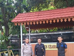 Patroli Jalan Kaki Polsek Sawah Besar Awasi Keamanan Di Pameran Flora Fauna di Lapangan Banteng
