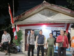 Jaga Kamtibmas Malam Hari Bhabinkamtibmas Sambangi Pos Kamling RW. 04