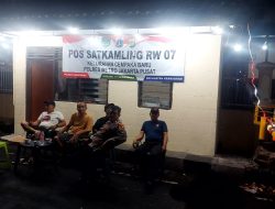 Patroli Sambang Satkamling, Polisi Himbau Warga Jaga Keamanan Lingkungan di Cempaka Baru