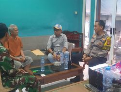 Dekatkan Diri dengan Warga, Polisi dan TNI Patroli Wilayah RW 16 Kebon Melati