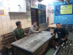 Kerjasama Dalam Sambang Bhabinkamtibmas Karang Anyar Dengan Warga Dan Awak Kamling
