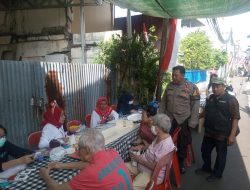 Polri Dan Nakes Dalam Giat Posyandu Balita dan Lansia di RW 009 Karang Anyar