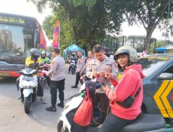 Polri Dan Masyarakat, Merah Putih Berkibar di Jalanan Sawah Besar