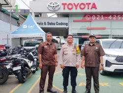Bhabinkamtibmas Kemayoran Koordinasi Keamanan dengan Pihak Toyota Auto 2000