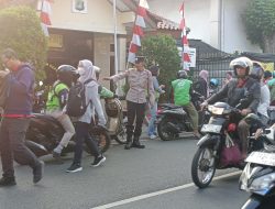 Polsek Senen Lakukan Pengaturan Lalu Lintas Pagi di Depan Stasiun Kramat
