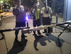 Sambangi Satkamling Jalan Surabaya Timur, Bhabinkamtibmas Ajak Security Aktif Patroli Jaga Kamtibmas