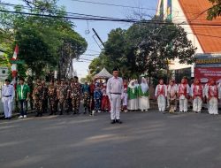 Momen HUT RI ke-80, Wakapolsek Johar Baru Hadiri Upacara Bendera Bersama Warga di Tanah Tinggi