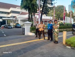 Bhabinkamtibmas Kelurahan Gambir Amankan Area Parkir Lemhannas Saat Upacara HUT RI ke-80