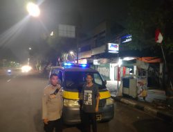 Bhabinkamtibmas Kelurahan Senen Sambangi Pos Kamling, Tekankan Kewaspadaan Warga