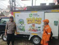 Bhabinkamtibmas Monitor Pasar Murah Sembako di Halaman Kelurahan Galur, Warga Antusias Sambut Kegiatan