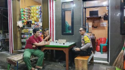 Bhabinkamtibmas Kampung Rawa Sambangi Pos Satkamling, Ajak Warga Tingkatkan Kewaspadaan