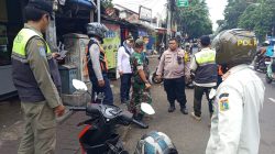 Bhabinkamtibmas dan Tiga Pilar Petamburan Gelar Penertiban di KS Tubun Raya