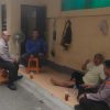 Polsek Cempaka Putih Sambangi Warga dan Security, Ajak Bersama Jaga Lingkungan yang Aman dan Kondusif