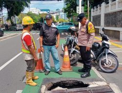 Gerak Cepat Bhabinkamtibmas Gondangdia Tindaklanjuti Laporan Selokan Amblas Demi Keselamatan Warga