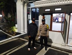 Bhabinkamtibmas Cideng Sambangi Pos Kamling, Warga Didorong Aktif Jaga Kamtibmas