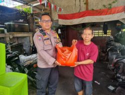 Polri Untuk Masyarakat, Polsek Metro Tanah Abang Salurkan Paket Sembako Kepada Warga RW 07 Karet Tengsin