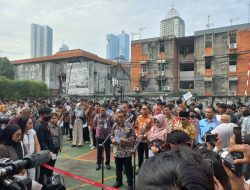 774 Ijazah Siswa yang Tertahan Akhirnya Diserahkan, Gubernur DKI Hadiri Langsung di SMK Said Naum