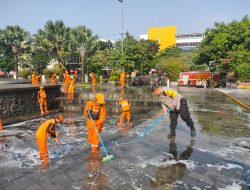 Tiga Pilar Kelurahan Senen Gelar Kerja Bakti di Taman HKSN Sambut HUT RI ke-80