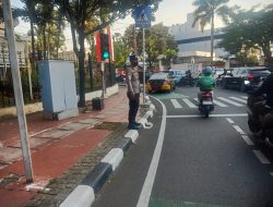 Patko Polsek Metro Gambir Gelar Ploting Sore, Jaga Kelancaran Lalu Lintas di TL Veteran III