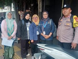 Bhabinkamtibmas Gondangdia Sambangi Petugas BPS, Ingatkan Waspada Kejahatan