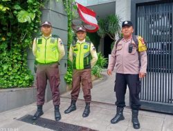 Patroli Bhabinkamtibmas Gondangdia Perkuat Keamanan di Kantor DPP Partai NasDem