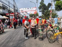 Fun Bike HUT RI di Utan Panjang Semarak, Bhabinkamtibmas Dampingi Warga dari Start Hingga Finish