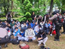 Polsek Metro Menteng Amankan Puluhan Siswa SMK yang Hendak Ikut Demonstrasi di Gedung DPR/MPR