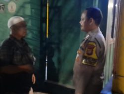 Bhabinkamtibmas Sambangi Pos Satkamling di Utan Panjang, Ajak Warga Jaga Keamanan