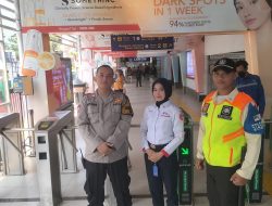 Perkuat Antisipasi Unras, Bhabinkamtibmas Menteng Berikan Himbauan Kamtibmas di Stasiun Sudirman