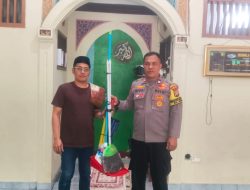 Polri Peduli Tempat Ibadah, Berikan Sarana Kontak Berupa Alat Pembersih Lantai Kepada Masjid Al Islah