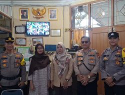 Dekatkan Diri ke Dunia Pendidikan, Polisi Ajak Siswa SMK Kampung Jawa Bijak Gunakan Medsos
