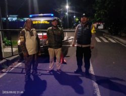 Bhabinkamtibmas Sambangi Satkamling, Ajak Security Tingkatkan Kewaspadaan Lingkungan
