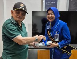 Pimpinan BRI BO Lebak Bulus Edi Siswanto, Berikan Gift Dalam  Pelanggan Nasional